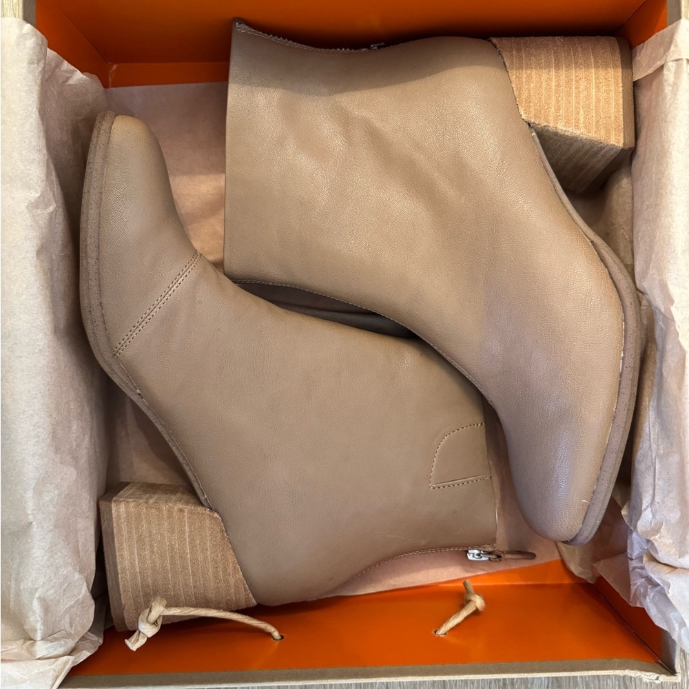 Gentle Souls Sandryn Leather Bootie in mushroom leather size 7